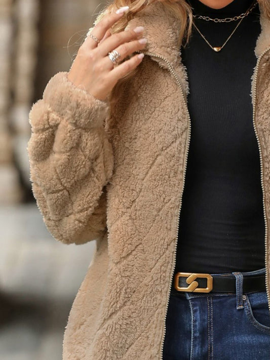 Veste zippée à poches duveteuses